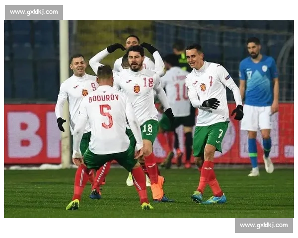 西足协官宣:费兰肌肉超负荷,无缘世预赛战保加利亚 西足协官宣:费兰肌肉超负荷,无缘世预赛战保加利亚